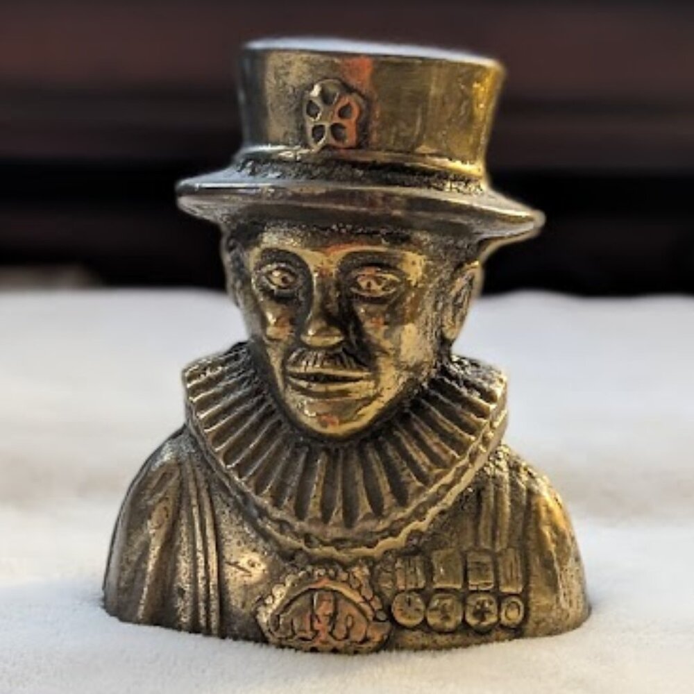 O1 1950's -1960's BEEFEATER Money Box Bust of Yeoman Warder